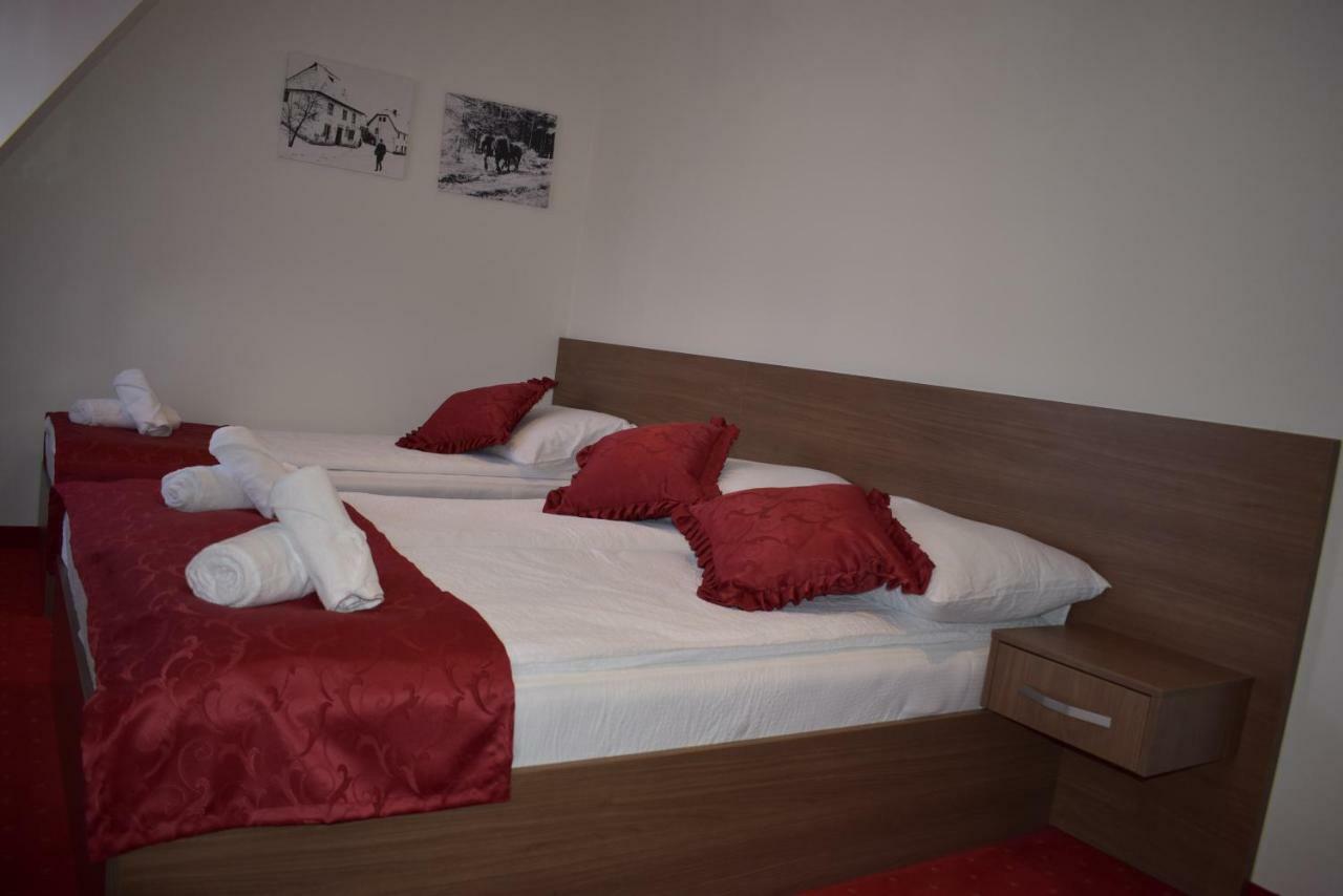 Hotel Zlatni Bor Sokolac  Buitenkant foto