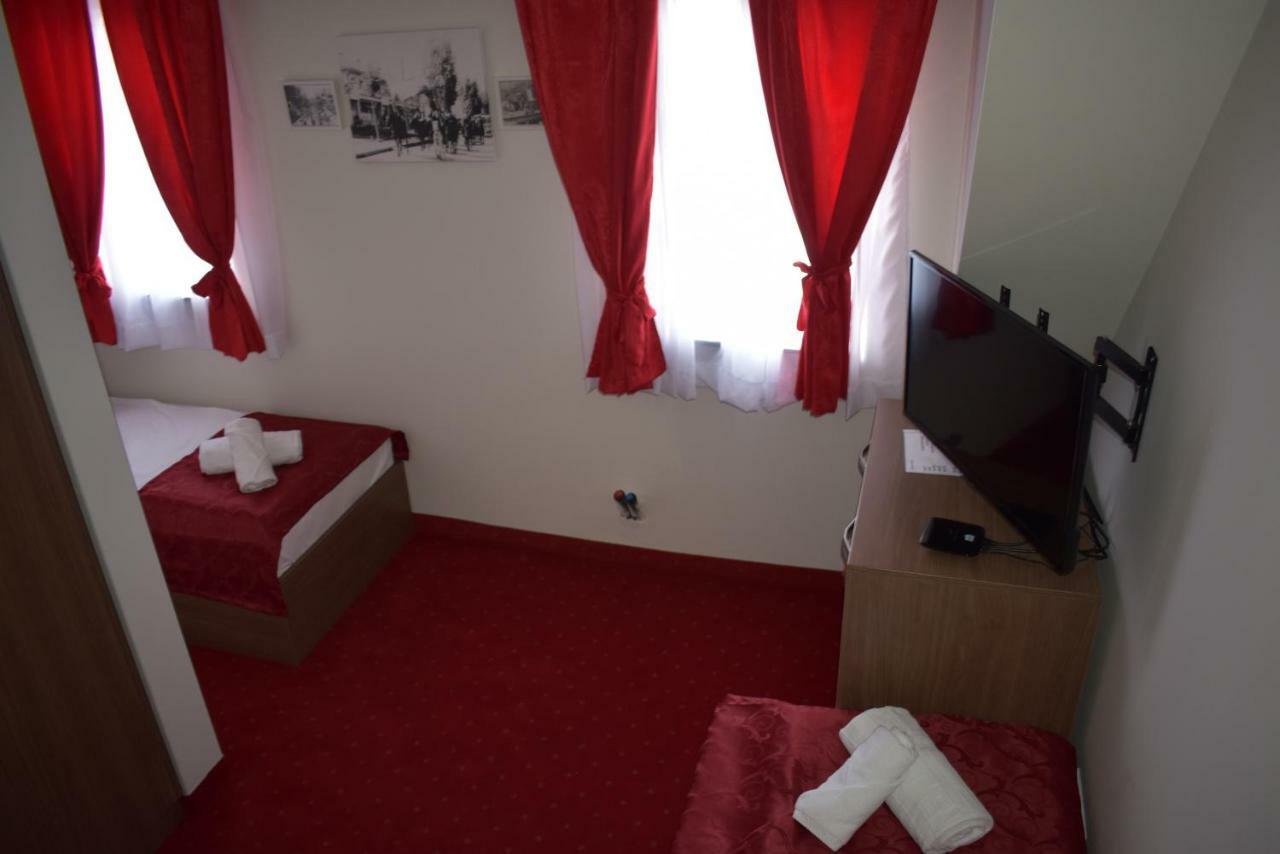 Hotel Zlatni Bor Sokolac  Buitenkant foto